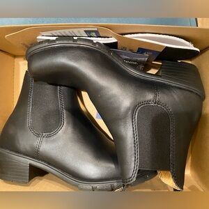 Women’s black heeled Blundstone boots - never worn